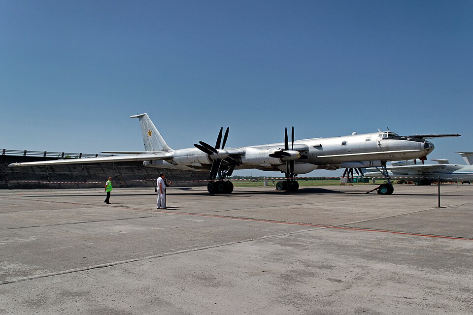 Tupolev Tu-142 - Taganrog Beriev Aircraft Company Tu-142 IMG 1926 1725