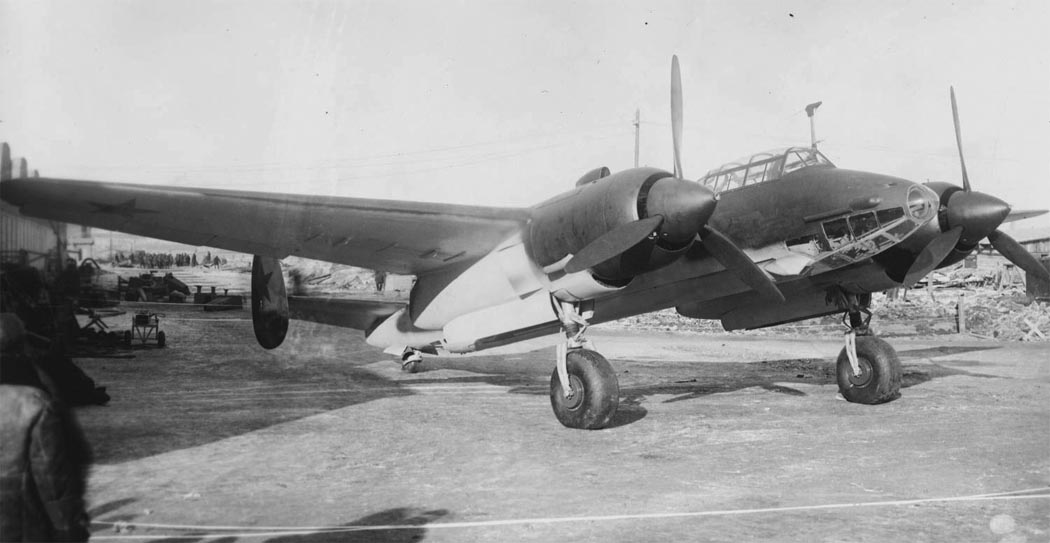 Tupolev Tu-2 twin-engine bomber side view