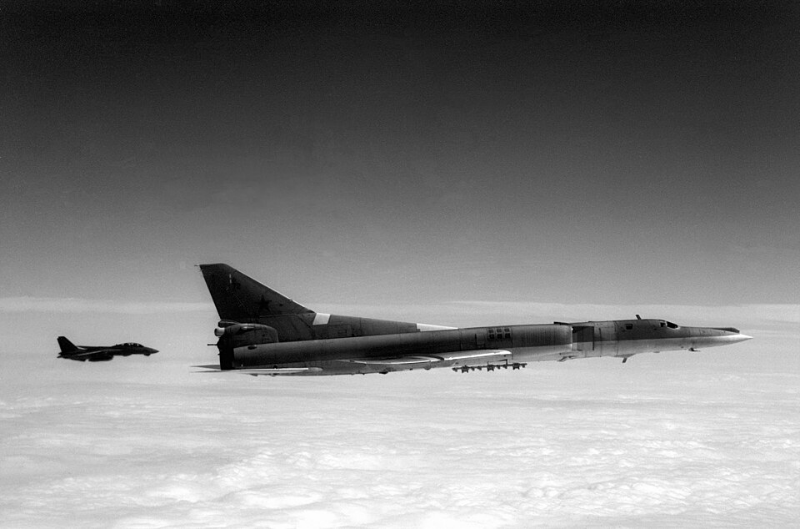 Tupolev Tu-22M - Tu-22M Backfire-B, escorted by an F-14A