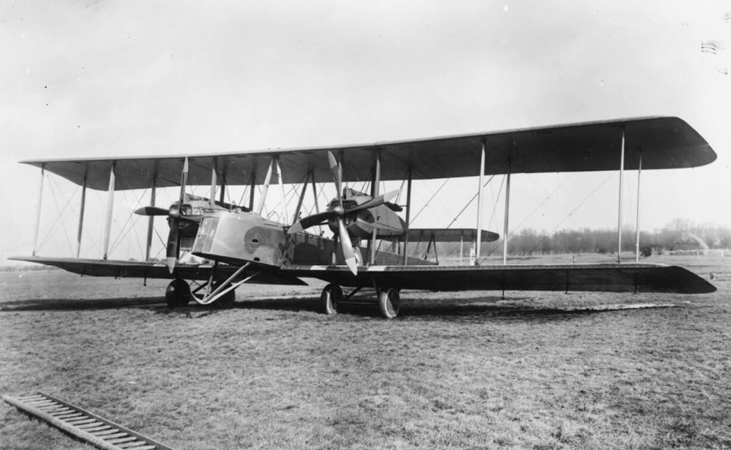 Vickers Vimy twin-engine biplane bomber side view