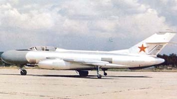 Yakovlev Yak-25 Flashlight interceptor side view