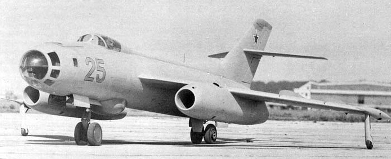 Yakovlev Yak-25 Flashlight front quarter ground view
