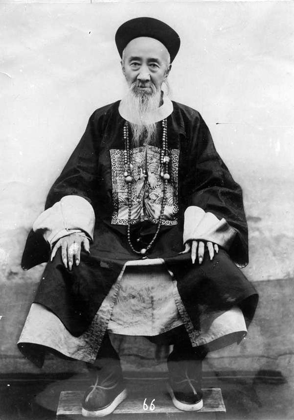 Zhang Zhidong in court robes